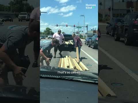 Strangers help driver pick up spilled cargo